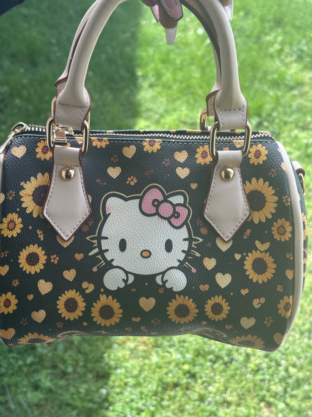 Mini custom design bag featuring a bold Hello Kitty + sunflower print 🌻🖤